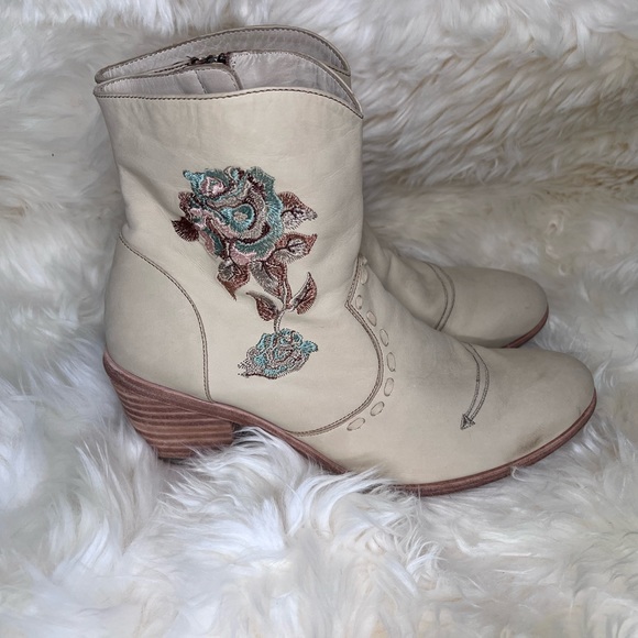 Free People Italian Cowboy Marco Delli Evelina Embroidered Ankle Boots - Picture 2 of 4
